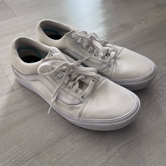 **SOLD** VANS Classic White Canvas Sneakers - Picture 1 of 6